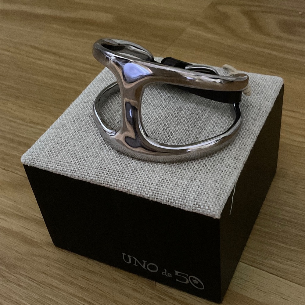 NWT UNO de 50 Polished Silver-plated Cuff "Two in One" $240 - Picture 8 of 13